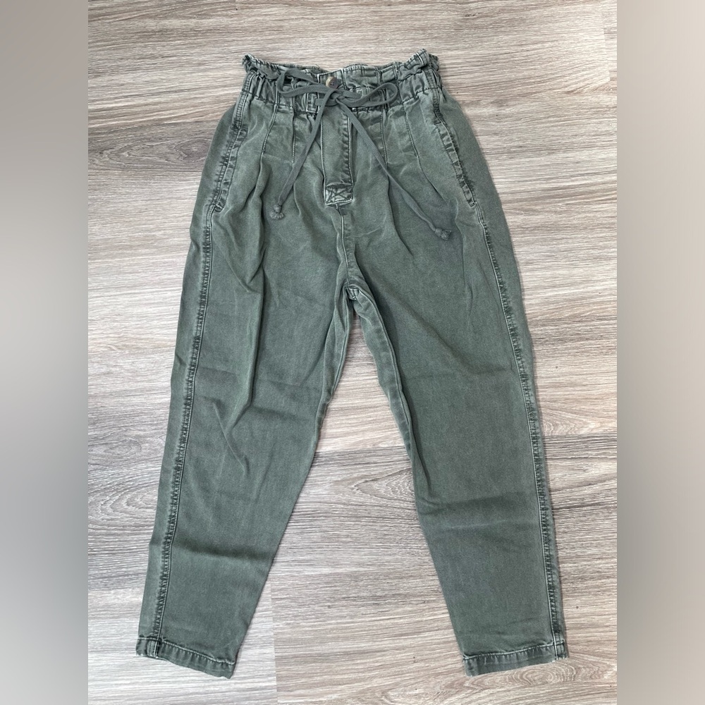 Free People Green Paper Bag High Waisted Trouser Pants Size XS (fits 26”…